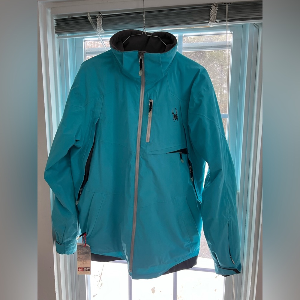 Beautiful Spyder Snowboarding/Ski Jacket in rare ice blue color.